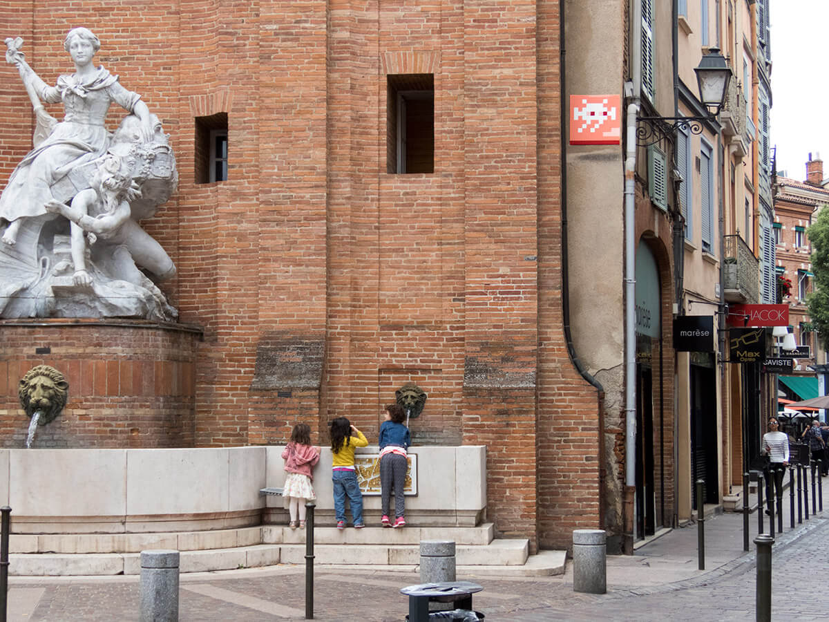 Space Invaders Pink Invasion, Toulouse, France 2016 |  GraffitiStreet.comNews