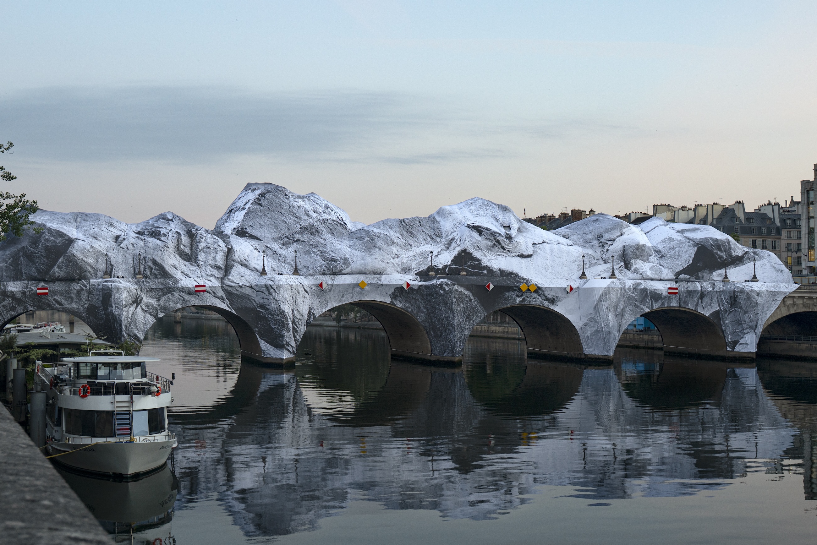 JR Pont Neuf Paris: The Oldest Bridge Becomes a Cave